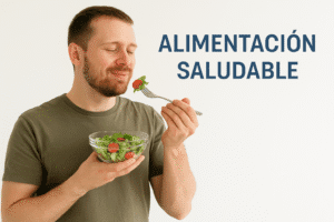 Hombre joven con barba disfrutando una ensalada saludable, sosteniendo un cuenco de vegetales frescos con una mano y un tenedor con la otra, junto al texto “Alimentación saludable”